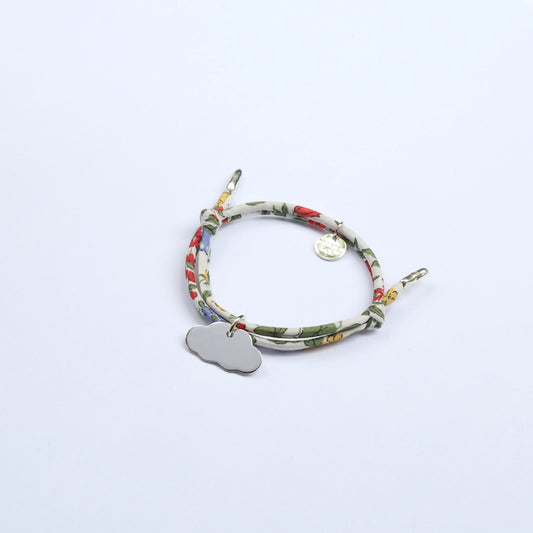 Children bracelet with floral pattern and engravable cloud pendant