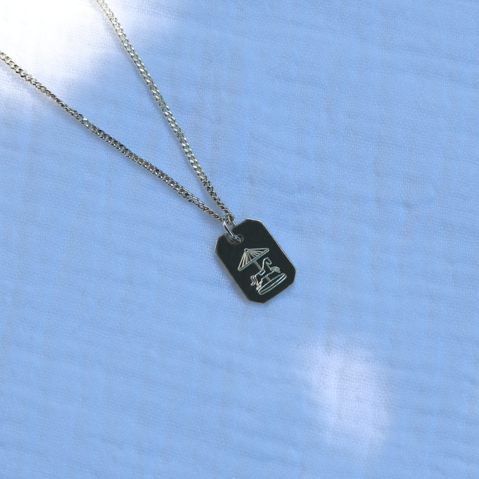 Bar necklace engraved with a carousel symbol