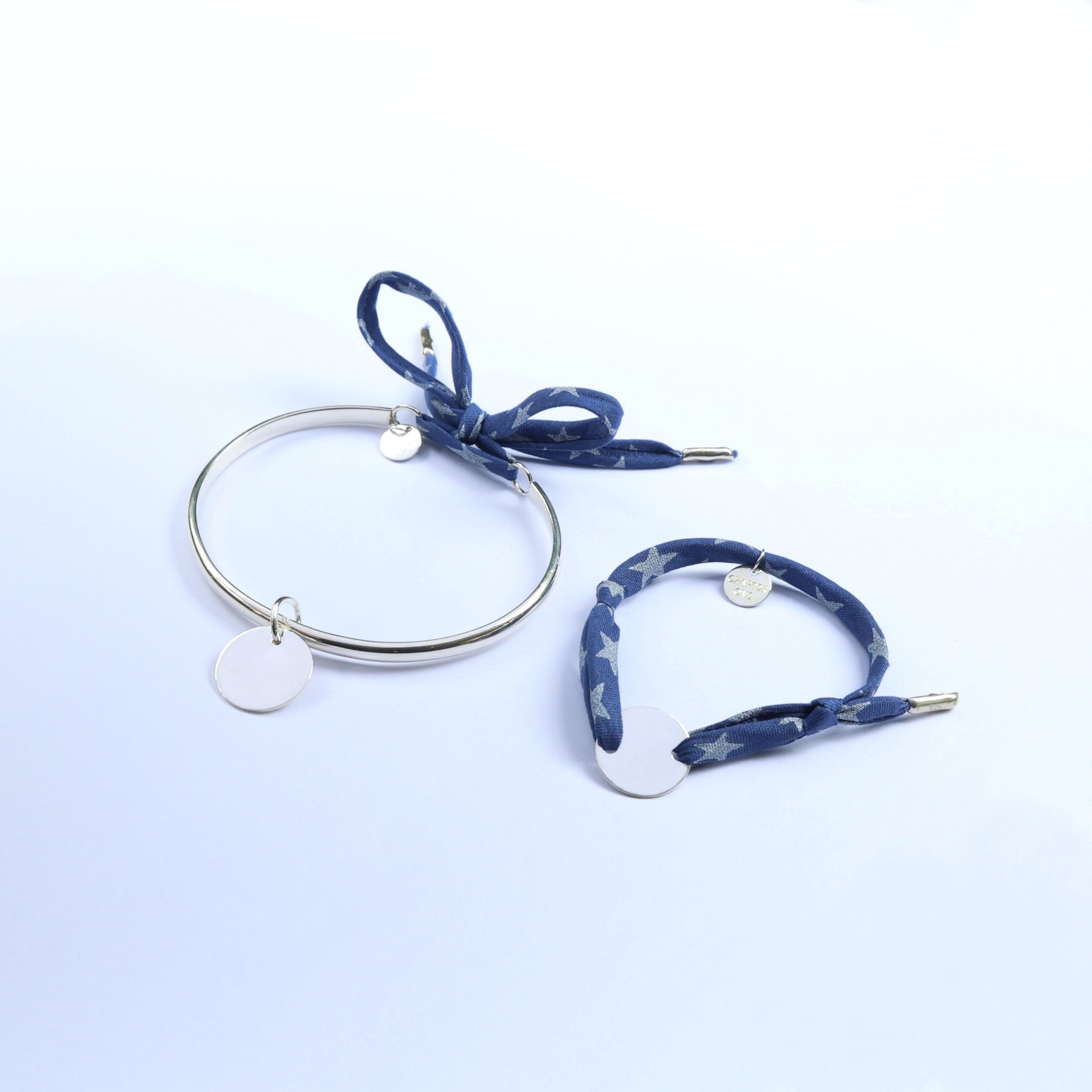 Mummy and me matching set, made of a silver bangle and a cord bracelet with round engravable charms